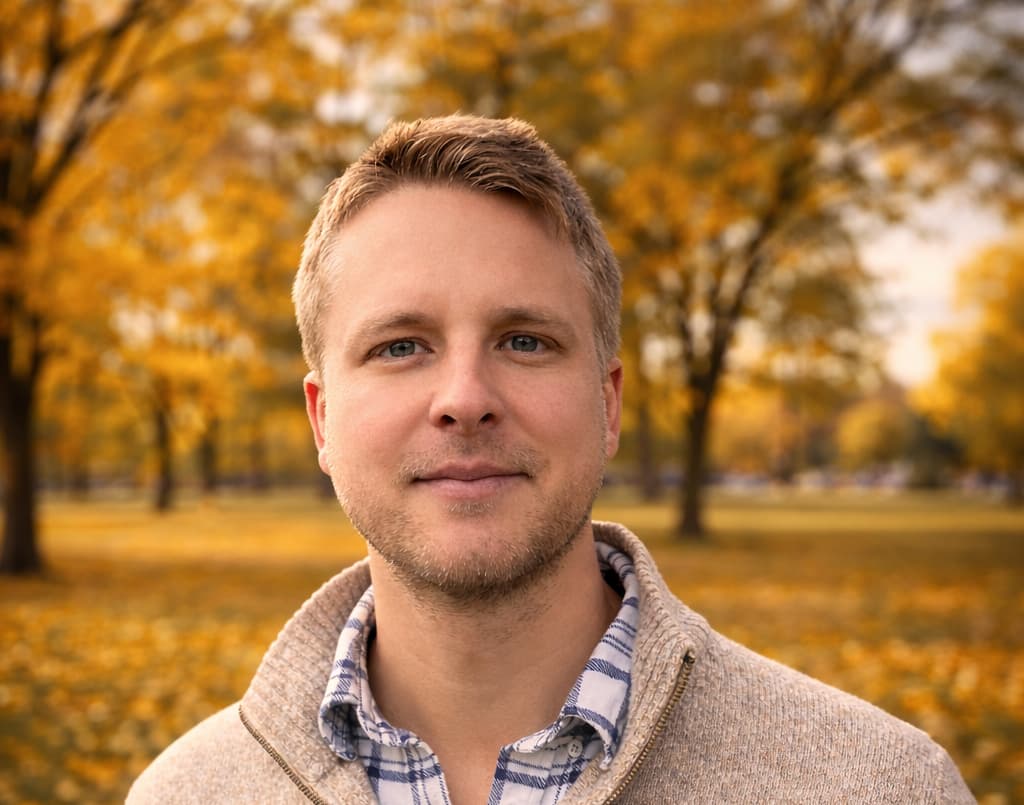 Shannon Ross architect in Montreal professional outdoor headshot